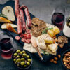 Plato Quesos y Vino Africanos