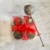 Caja con 4 latas e infusor