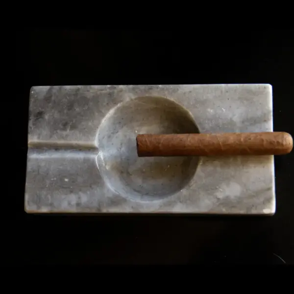 Cenicero de puro de Mármol natural blanco