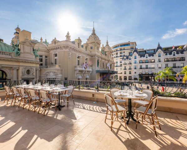 Comida en el café de Paris Monte-Carlo